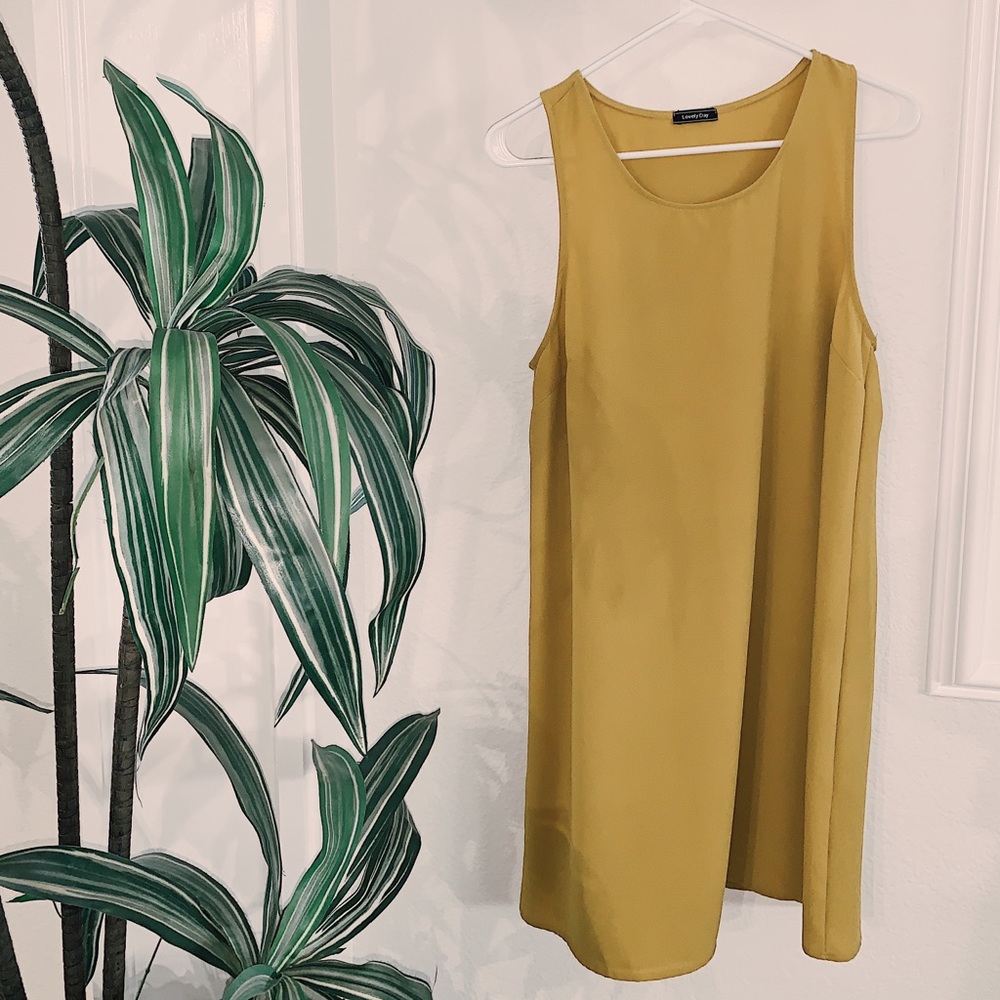 MUSTARD YELLOW FLOWY DRESS